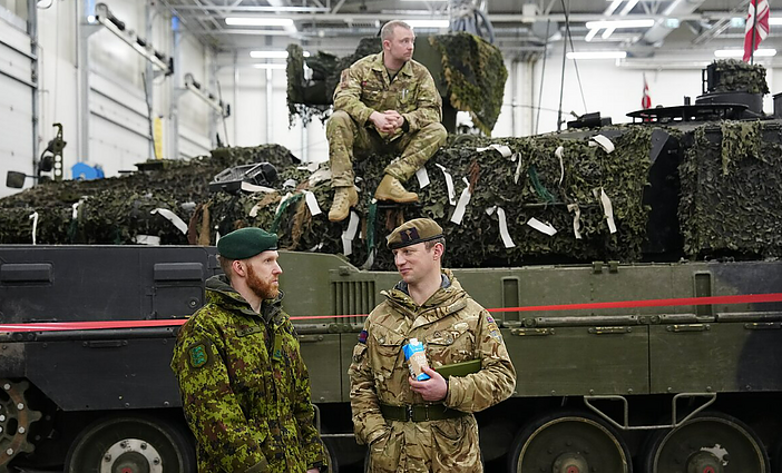 Panorama. JAV su sąjungininkais tarsis dėl galimybės tiekti Ukrainai naikintuvus, Vakarai siunčia papildomų tankų