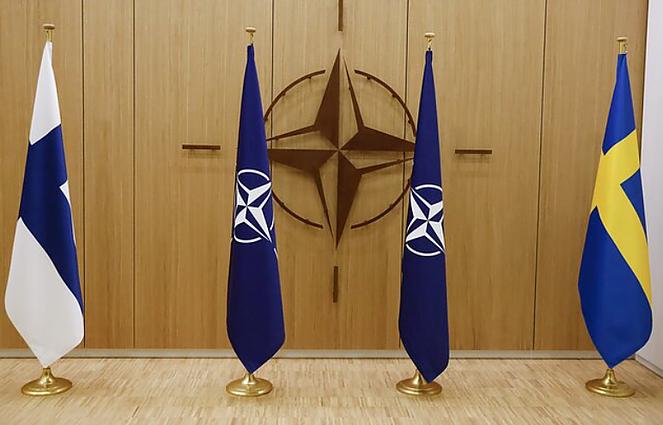Žinios. Turkijos prezidentas tikina galintis pritarti tik Suomijos narystei NATO