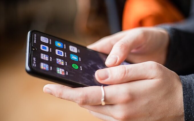 Seime registruotas siūlymas registruoti SIM kortelių pirkėjus: tai padėtų išaiškinti nusikalstamas veikas