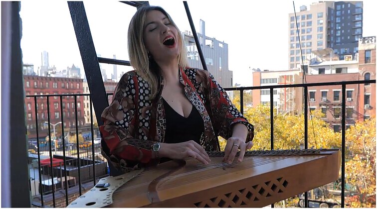 Prestižinę muzikos mokyklą Bostone baigusi Simona: kartais neturėdavau už ką nusipirkti pavalgyti