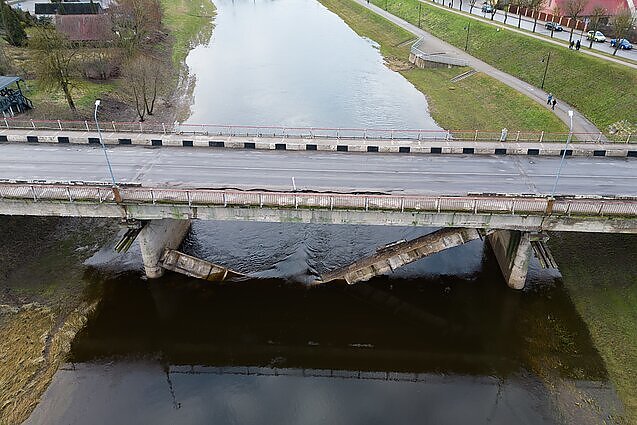 Žinios. Kėdainių vicemeras teigia, jog ant įgriuvusio tilto seniai matėsi erozijos padariniai