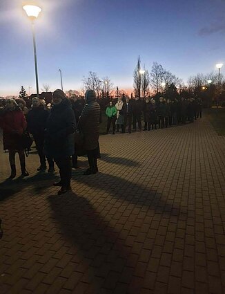 Daugybė pacientų laukia eilėje prie Klaipėdos jūrininkų ligoninės