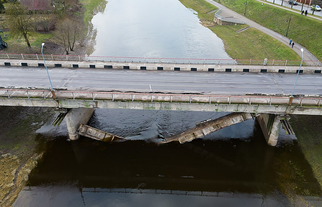 Kėdainiuose įgriuvo dalis tilto - apie avarinę būklę kalbėta dar pernai