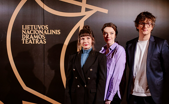 Iš nacionalinio dramos teatro meno vadovo pareigų atleistą Oskarą Koršunovą pakeitė trys jaunosios kartos režisieriai