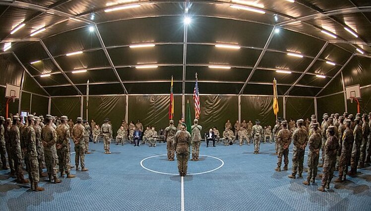 Panorama. Lietuvoje tarnybą pradėjo naujoji JAV Sausumos pajėgų pamaina (su vertimu į gestų k.)
