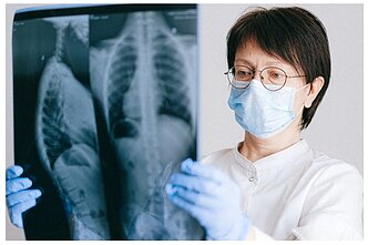 Onkologinė liga / vėžys / tyrimas / gydytoja / onkologas