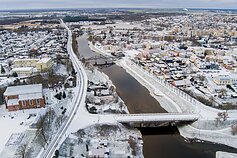 Įgriuvęs tiltas Kėdainiuose kelia rūpesčių miesto gyventojams, fotografuota 2025 metų žiemą