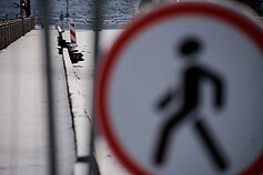 Įgriuvęs tiltas Kėdainiuose kelia rūpesčių miesto gyventojams, fotografuota 2025 metų žiemą