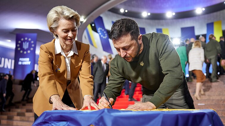 Duobėtas Ukrainos kelias į ES: nors pažangą EK vertina teigiamai, apie narystę artimiausiu metu nekalba