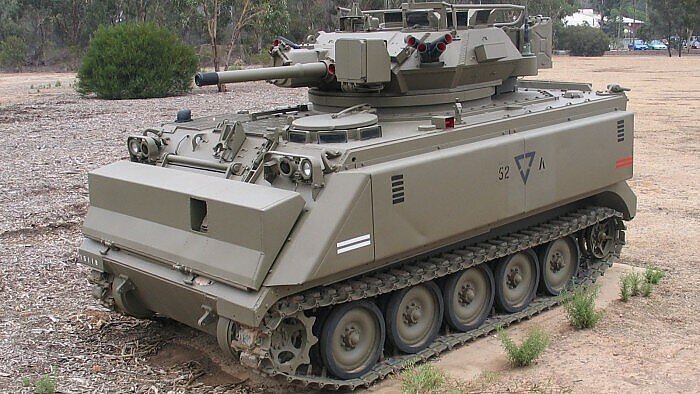 Žinios. Šiandien link Ukrainos išplukdyti Ispanijos šarvuoti transporteriai M113