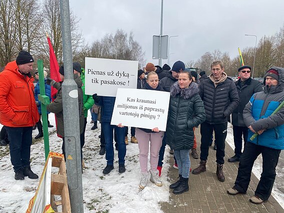 Pienininkai protestuoja visoje Lietuvoje Pienininkai protestuoja visoje Lietuvoje
