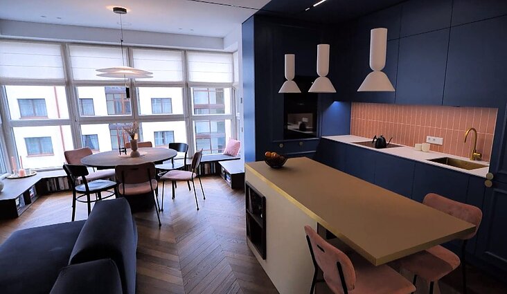 Veranda. Klasikinis interjeras su arkomis, butas su natūraliu granitu, bohemiška Užupio dvasia ir į Lietuvą gyventi grįžusios verslininkės namai