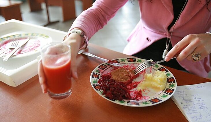 Patiekalai nesiekia nė 80 centų: Pabradės „Ryto“ gimnazijos moksleiviai gali pietauti už mažiau nei eurą