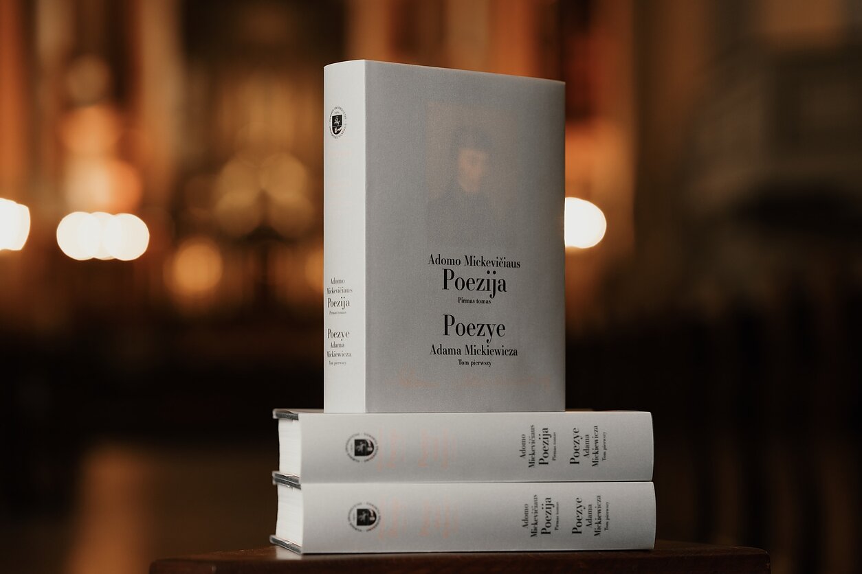 Książka „Adomo Mickevičiaus Poezija. Pirmas tomas / Poezye Adama Mickiewicza. Tom pierwszy” 