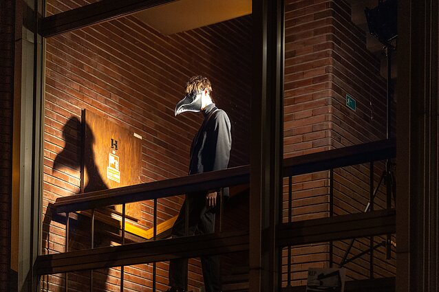 Performansas, vykęs šalia LNOBT vasario 10-ą dieną. LNOBT darbuotojai toliau reiškia palaikymą Jonui Sakalauskui