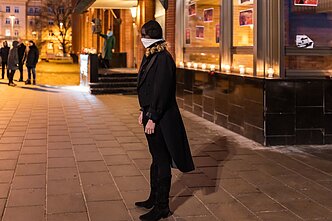 Performansas, vykęs šalia LNOBT vasario 10-ą dieną. LNOBT darbuotojai toliau reiškia palaikymą Jonui Sakalauskui