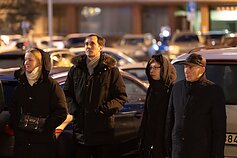 Performansas, vykęs šalia LNOBT vasario 10-ą dieną. LNOBT darbuotojai toliau reiškia palaikymą Jonui Sakalauskui