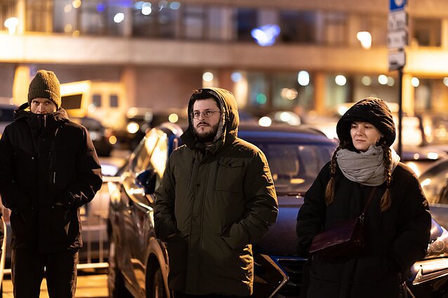 Performansas, vykęs šalia LNOBT vasario 10-ą dieną. LNOBT darbuotojai toliau reiškia palaikymą Jonui Sakalauskui