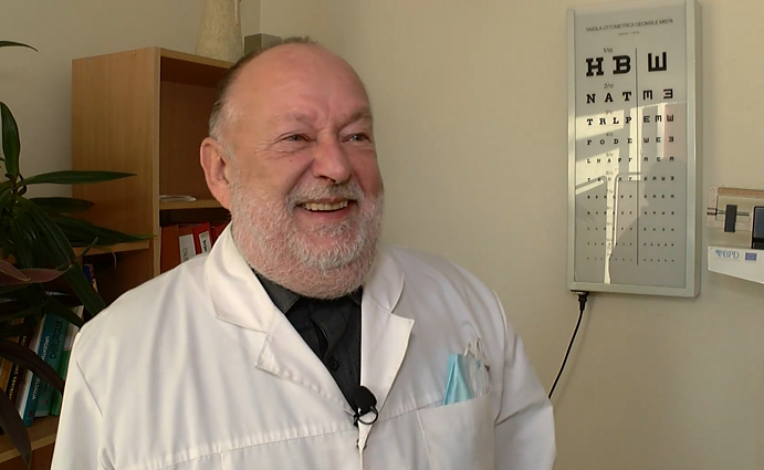 Papilio seniūnijoje dirbatis gydytojas Romualdas: pirmiausia skambina kunigui, tada tik daktarui