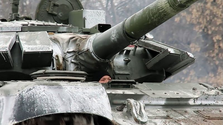 Если российская армия и наступает, то решительным натиском назвать это нельзя