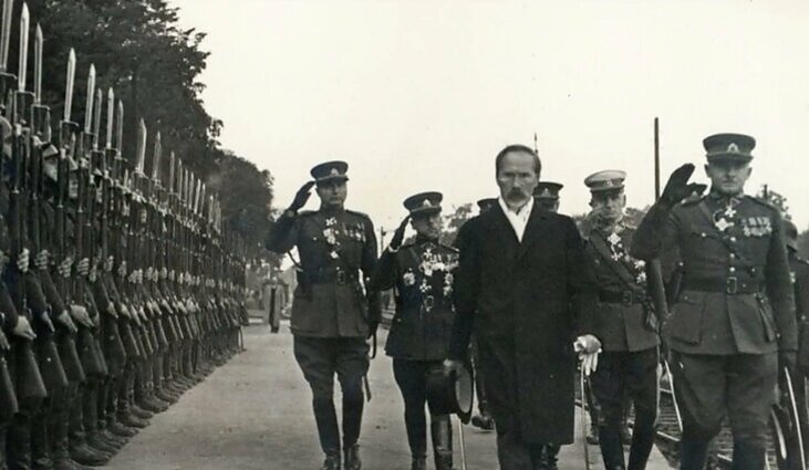 Žinios. Apklausa: tik 4 iš 10 gyventojų norėtų, kad Vilniuje atsirastų paminklas Smetonai