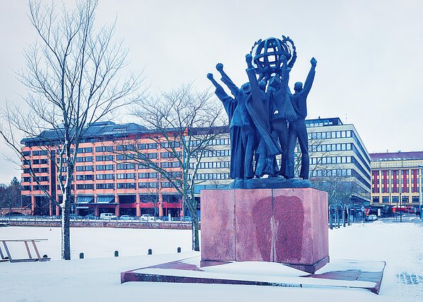 Monumentas „Taika visame pasaulyje“ sovėjo Helsinkyje Monumentas „Taika visame pasaulyje“ sovėjo Helsinkyje