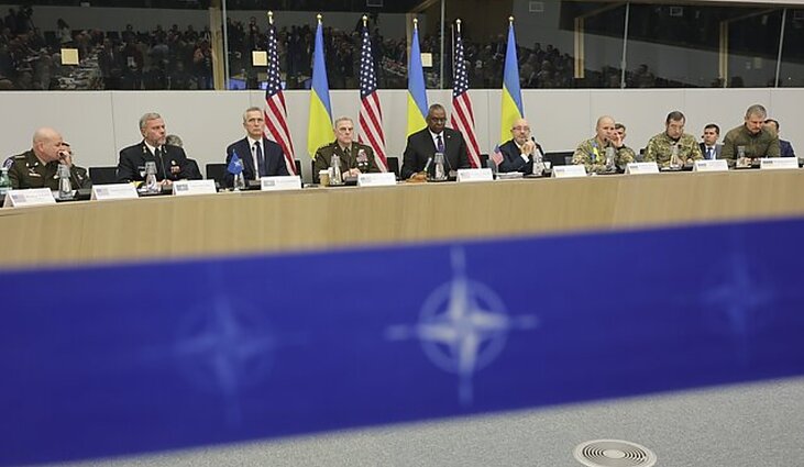 Vykstant NATO gynybos ministrų susitikimui, Ukraina sprendimo dėl naikintuvų tikisi jau šiandien