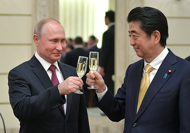 Vladimiras Putinas ir Shinzo Abe Vladimiras Putinas ir Shinzo Abe