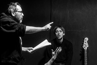 Spektaklio „Barbarai“ repeticijos akimirka. Arpadas Schillingas