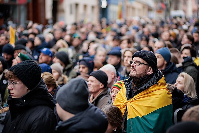 Vasario 16-osios minėjimas prie Lietuvos nepriklausomybės signatarų namų Vilniuje
