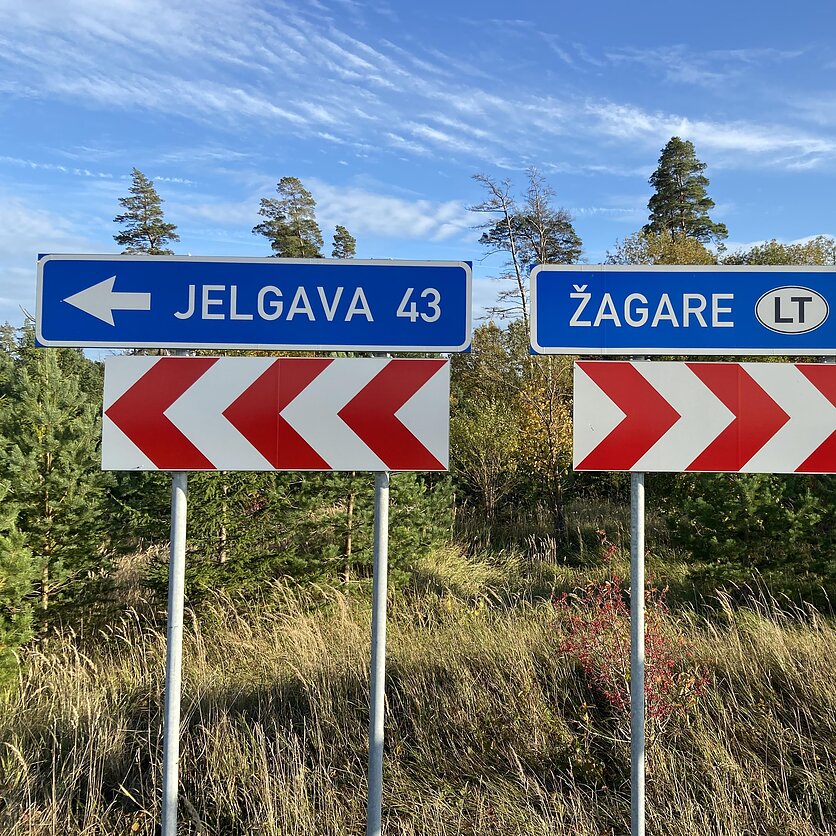 10-12. Pokalbis. Pasienio žmonės iš Žagarės: džiaugiasi gražia gamta ir aktyviu bendravimu su latviais, bet pyksta, nes mažos algos, nėra darbo ir prastas susisiekimas