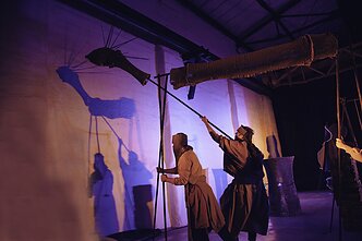 „Stalo teatro“ spektaklis-muzikinis objektų veiksmas „Deivių archeologija“