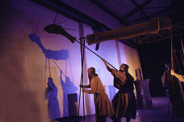„Stalo teatro“ spektaklis-muzikinis objektų veiksmas „Deivių archeologija“