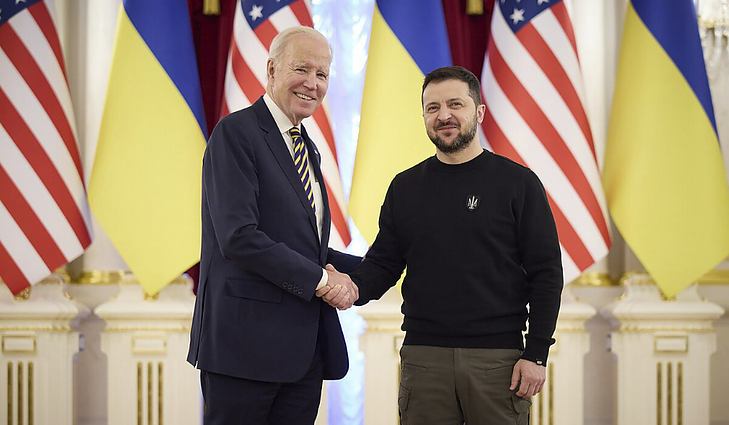 Politologas įvertino netikėtą Bideno apsilankymą Kyjive: Ukrainos sėkmė jam svarbi asmeniškai