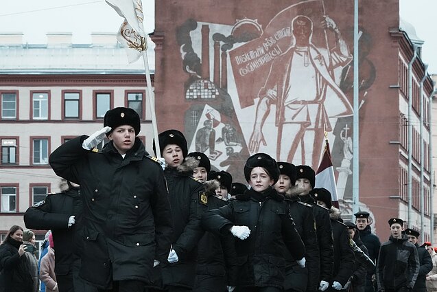 Žinios. Rusijos mokyklose grįžta po Sovietų Sąjungos griūties panaikintas bazinis karinis mokymas