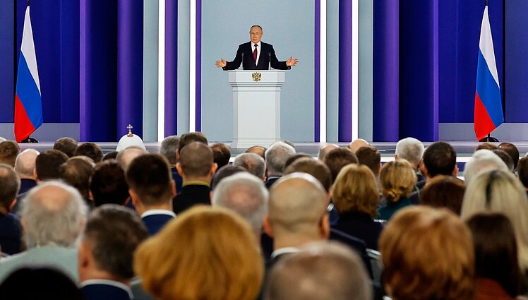 Žinios. Putinas pareiškė stabdantis Rusijos narystę strateginės ginkluotės mažinimo susitarime
