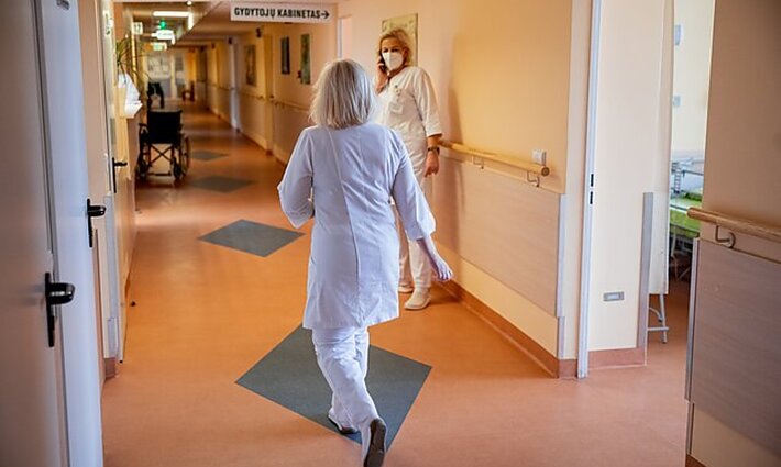 Žinios. Dalyje Santaros klinikų stabdomas pacientų lankymas dėl COVID-19 išplitimo