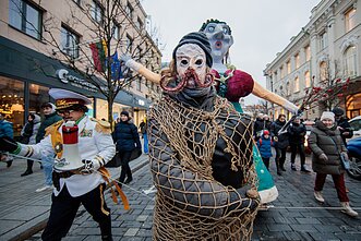 Užgavėnių šventėje tempiama Morė