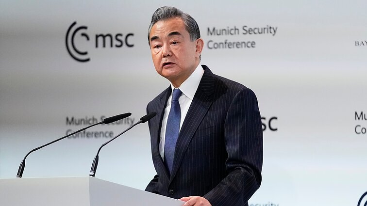 Žinios. Maskvoje vieši aukščiausias Kinijos diplomatas Wang Yi