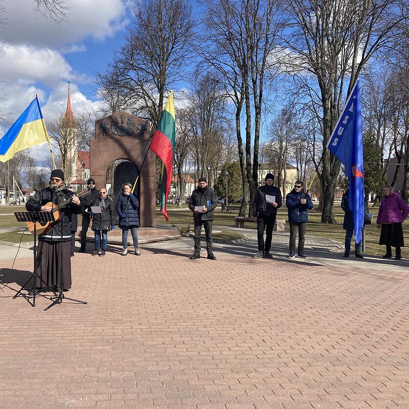 Mažoji studija. Druska. Kretingoje beveik metus vyksta unikali maldos akcija „Už taiką Ukrainoje“
