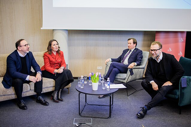 Diskusija „Kultūros frontas. Kultūra kaip galia“. Vilniaus knygų mugė 2023 Diskusija „Kultūros frontas. Kultūra kaip galia“. Vilniaus knygų mugė 2023