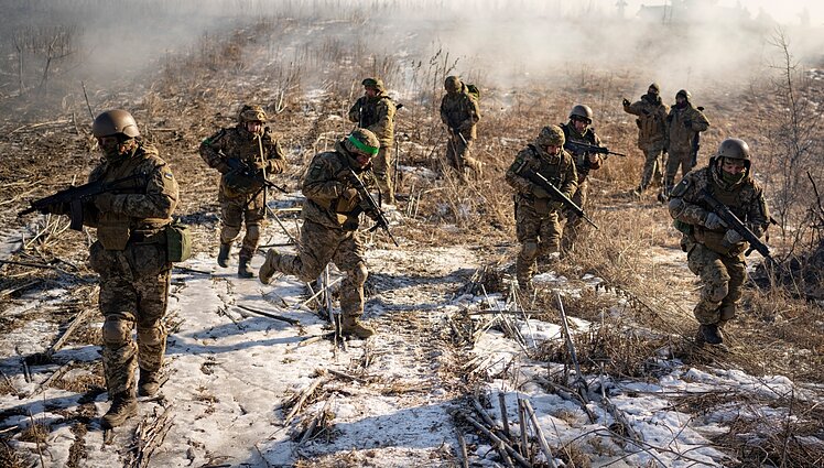 Svarbi valanda. Daugiau vilties nei liūdesio ir baimės: karo metinių išvakarėse ukrainiečiai nusiteikę ryžtingai