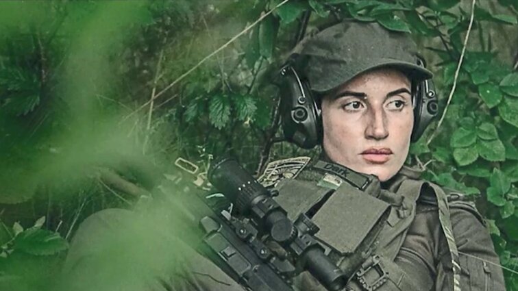 Fronte apie nėštumą sužinojusi Ukrainos snaiperė: galvojau, o kaip šliaušiu ant pilvo?