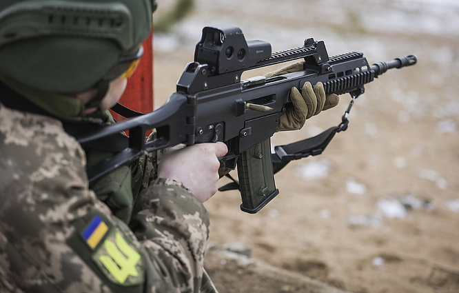 Žinios. Ukrainos kariai Lietuvoje baigė mokymus: įgijo šaudymo vadovo kurso baigimo pažymėjimai