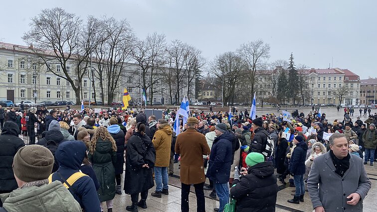 Rusų mitingas prieš karą Ukrainoje Katedros aikštėje Rusų mitingas prieš karą Ukrainoje Katedros aikštėje