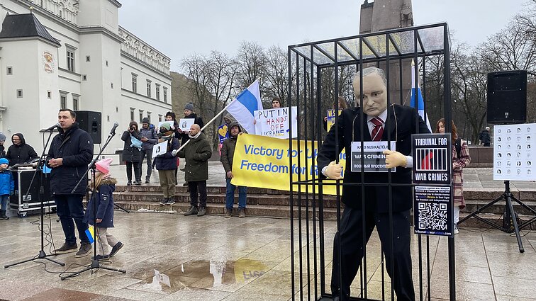 Rusų mitingas prieš karą Ukrainoje Katedros aikštėje Rusų mitingas prieš karą Ukrainoje Katedros aikštėje