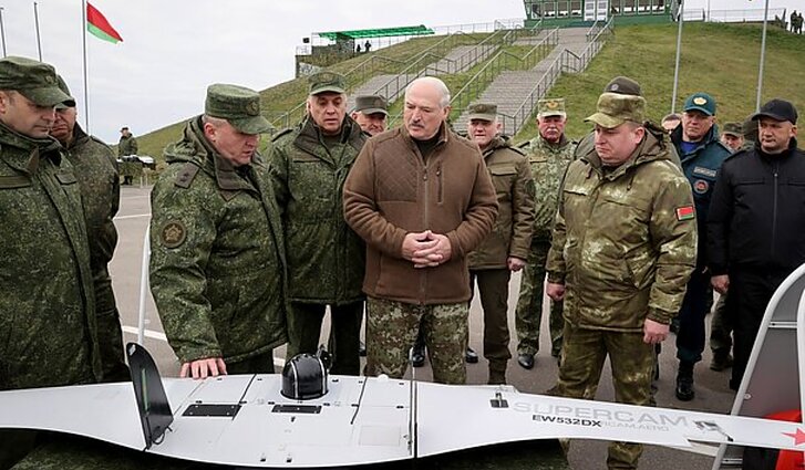 Žinios. Po Baltarusijos pareiškimo apie serijinę karinių dronų gamybą Lukašenka lankysis Pekine