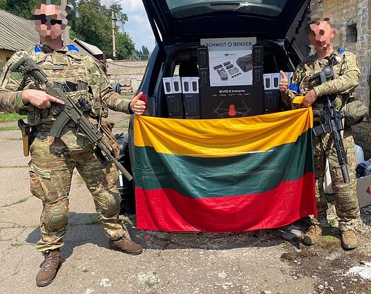 Українці бійці отримали допомогу від литовського фонду Blue/Yellow. Серпень 2022 року
