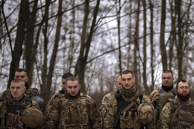 Ukrainos karių mokymai JK: ruošiamasi realiems scenarijams, daug dėmesio skiriama taktinei medicinai