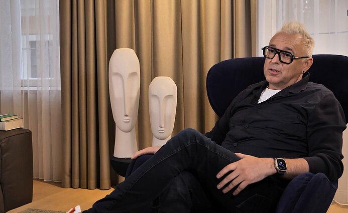 Menininkas Egmontas Bžeskas: nuo 50-ies noriu tokio gyvenimo, kur daugiau laiko skiriu dukroms, šeimai ir menui, o ne darbui